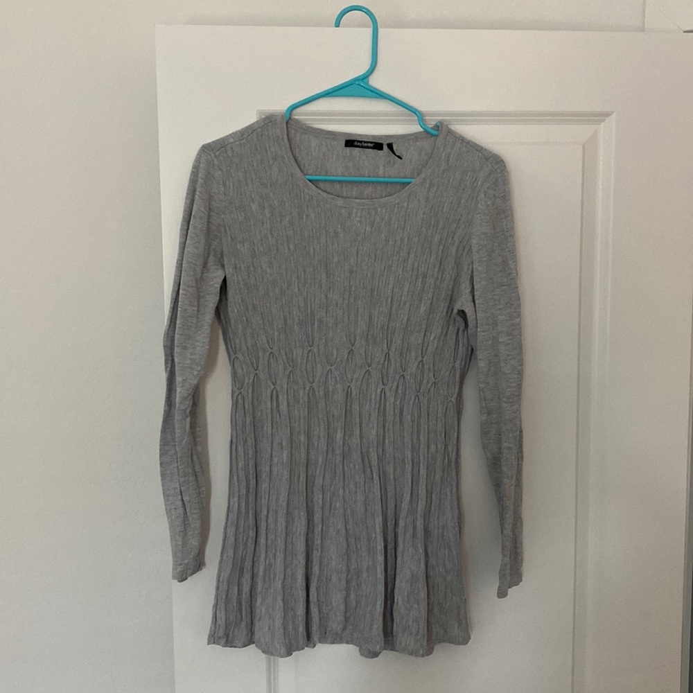 Gently worn. Long sleeve gray dressy shirt. Daisy Fuentes brand (kohls)